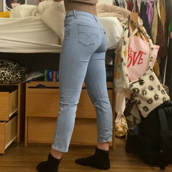 Levi’s Striped Cropped Straight Jeans - Picture 3 of 3